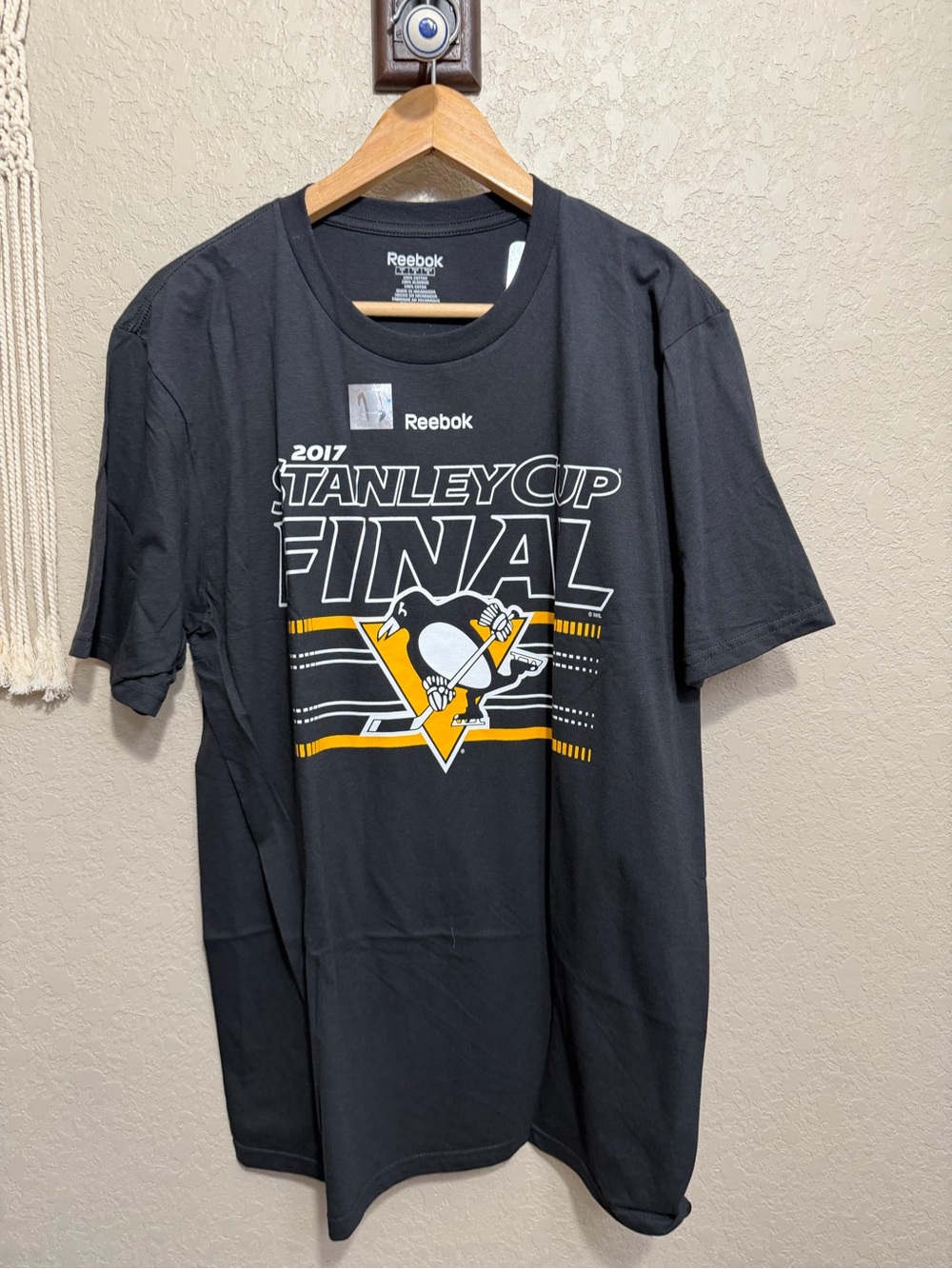 NWT Reebok men’s sz L black Pittsburgh Penguins 2017 Stanley Cup Final graphic